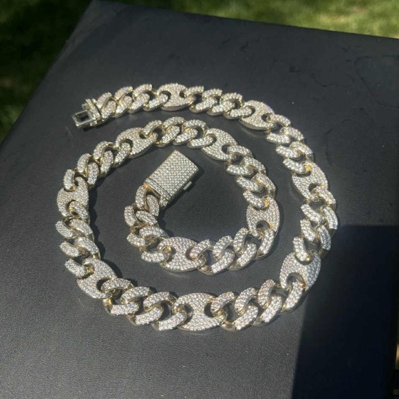 Iced Out Figarucci Link Choker - Picture 4 of 12